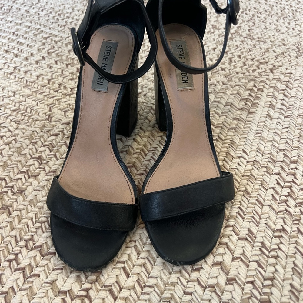 Steve Madden Staple Black Heels - Picture 3 of 6